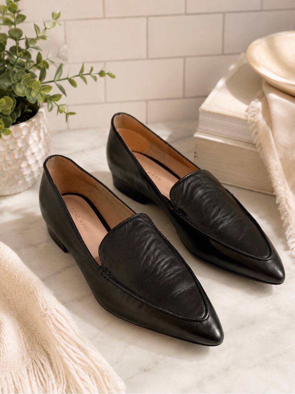 COLE HAAN VALANTINO POINTED TOE LOAFERS BLACK LEATHER SIZE 8 CAREER EASY WEAR